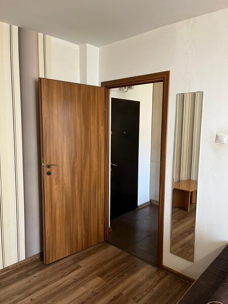 Gara de Nord, Stradal Hotel Astoria