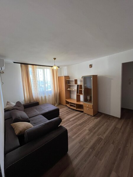 Gara de Nord, Stradal Hotel Astoria