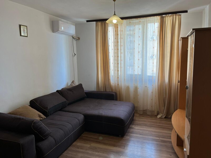 Gara de Nord, Stradal Hotel Astoria