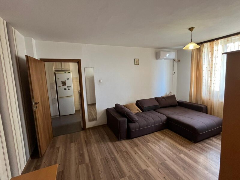 Gara de Nord, Stradal Hotel Astoria