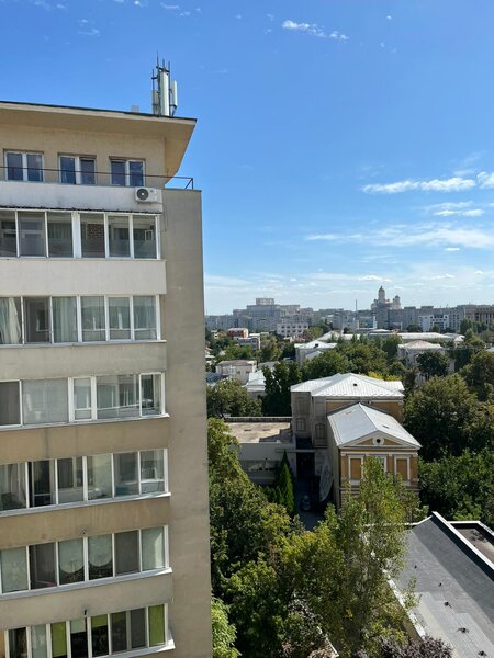 Gara de Nord, Stradal Hotel Astoria