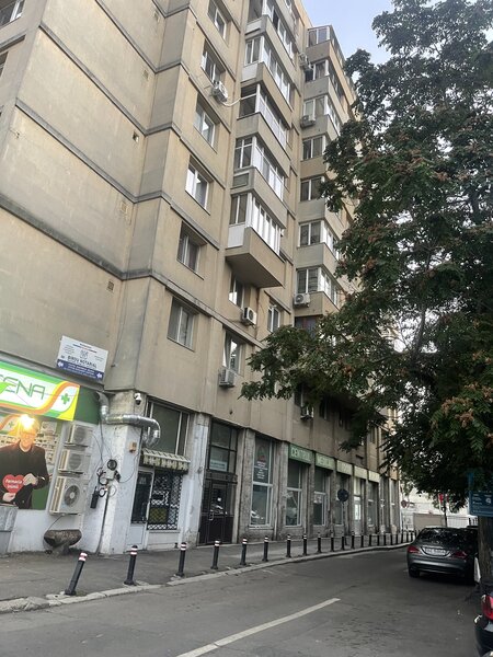 Gara de Nord, Stradal Hotel Astoria